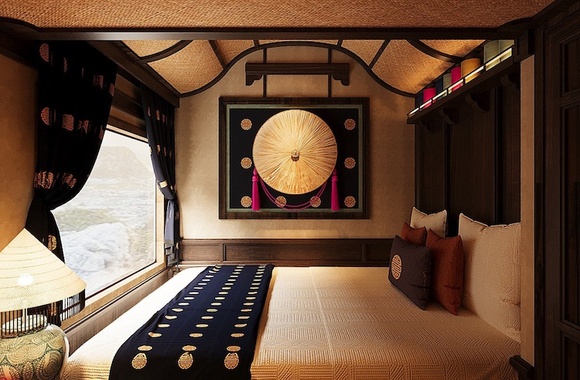Boutique Queen Cabin