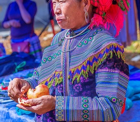 Lung Khau Nhin Market